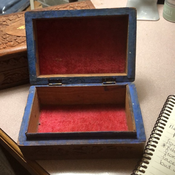 Set of 2 Carved Wooden boxes (India) - Picture 9 of 9